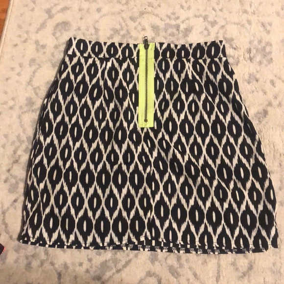 Patterned mini skirt - Picture 2 of 2